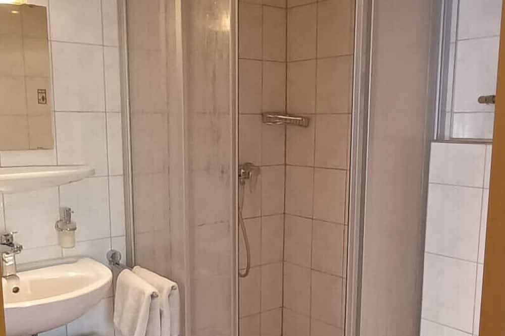Ganze Wohnung, Appartement mit Terrasse in Ainring, Rupertiwinkel