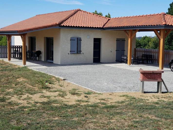 Location de vacances pour 4 personnes, avec jardin et vue à Galan