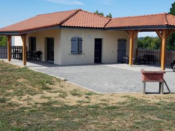 Gîte pour 4 personnes, avec vue et jardin à Galan