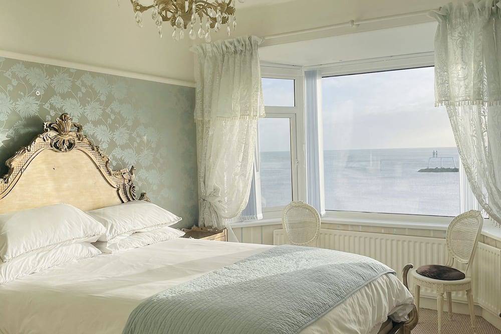 \"Beaches\" Sea Front House with Full Sea Views, Northumberland Coast. in Newbiggin-by-the-Sea, Northumberland