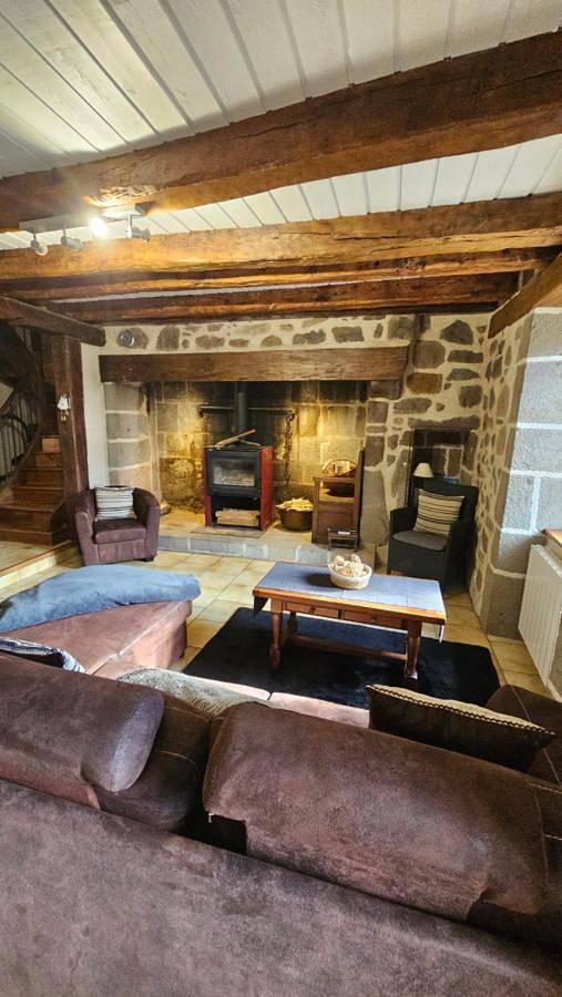 Gîte pour 6 personnes, avec terrasse, animaux acceptés à Mandailles-Saint-Julien - 2