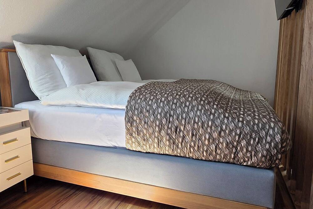 Ganze Wohnung, Apartment mit hochwertiger Ausstattung und Tiefgaragenstellplatz in Burghausen. in Burghausen, Landkreis Altötting