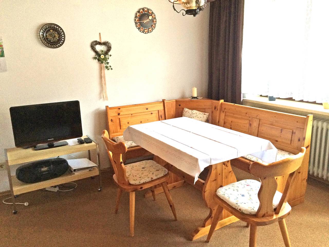 Ganze Ferienwohnung, Ciao-aschau Sachrang-Haus Spitzstein Ap09 Klos - Ferienwohnung 45 qm mit separatem Schlafzimmer und Süd-Ost-Balkon in Sachrang, Aschau im Chiemgau