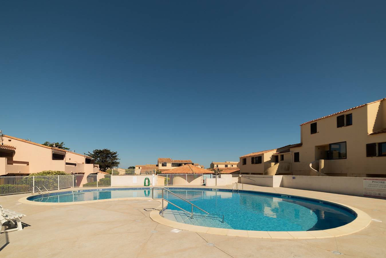 Entire apartment, Apartment 'Leucate Aphrodite Village' with Shared Pool, Shared Garden and Balcony in Port Leucate, Leucate