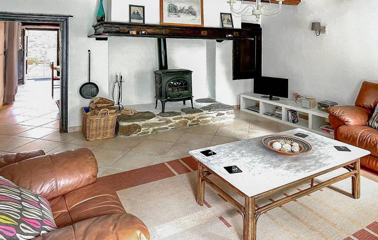 Location de vacances pour 6 personnes, avec piscine et jardin à Jouqueviel - 4