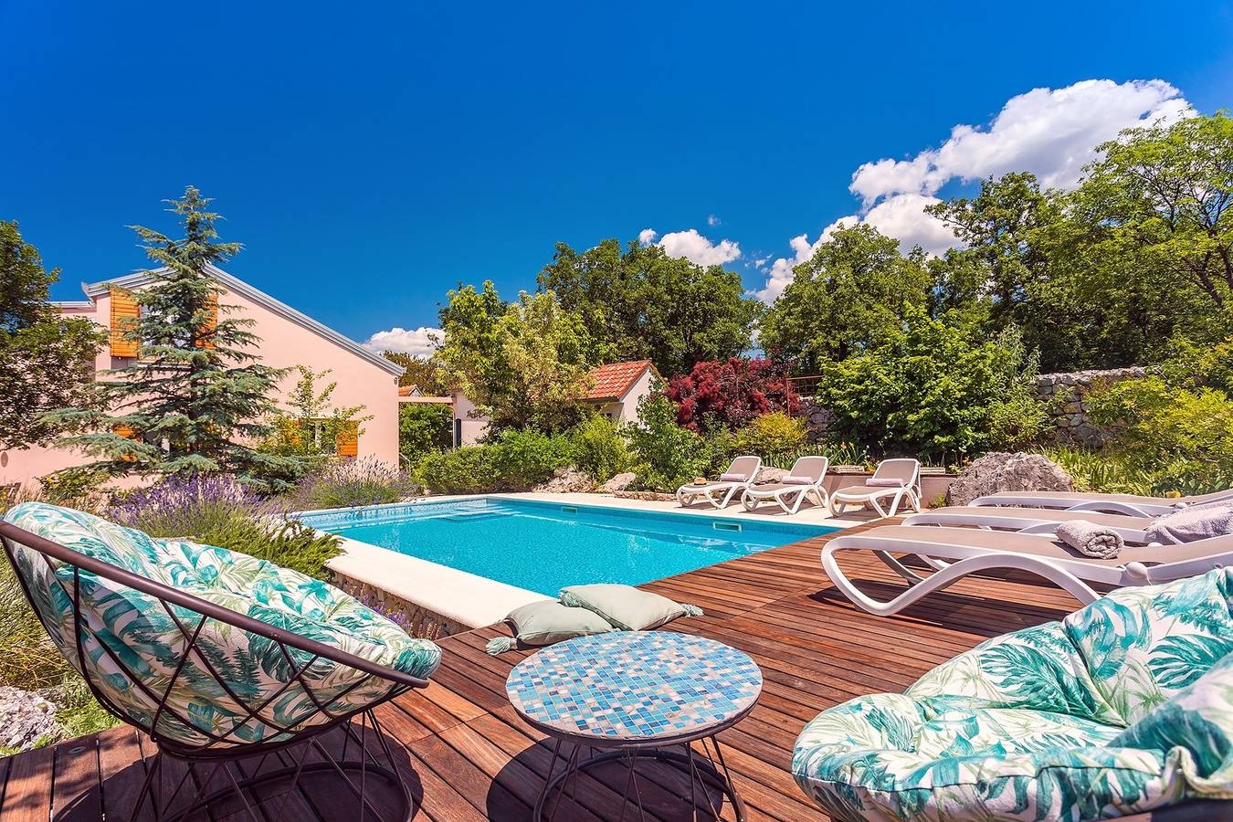 Tajina Kuca, Villa für 6 Personen mit botanischem Garten, 32 m2 beheiztem Pool mit Hydromassage, Spielplatz, 2 Schlafzimmer, 2 Badezimmer in Šestanovac, Makarska Riviera