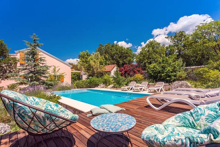 Tajina Kuca, Villa für 6 Personen mit botanischem Garten, 32 m2 beheiztem Pool mit Hydromassage, Spielplatz, 2 Schlafzimmer, 2 Badezimmer in Šestanovac, Makarska Riviera