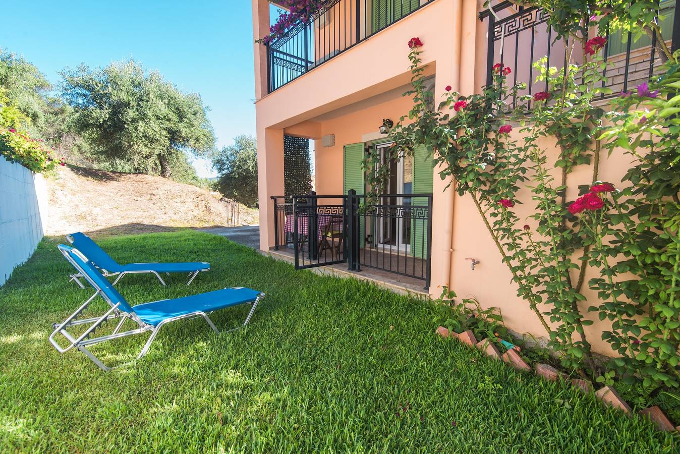 Entire studio, Studio Apartment 'Villa Pepy Studio 3' close to the Beach with Garden & Wi-Fi in Corfu