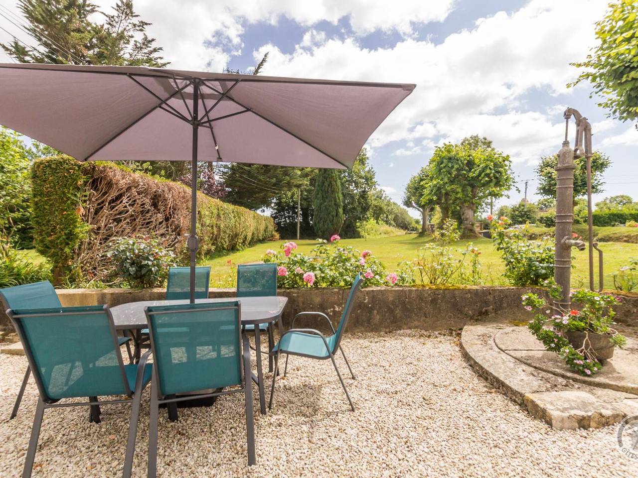 Hermosa casa de piedra con jardín privado en el corazón del Cotentin in Bricquebec, Côte de la Déroute