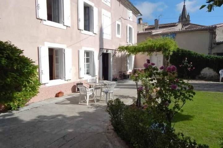 Gîte pour 6 personnes, avec jardin à Alaigne