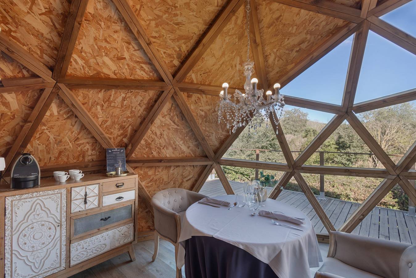 Entire apartment, Apartment 'Suite Golden Bubble' with Mountain View, Wi-Fi and Air Conditioning in Canyelles (Barcelona), Garraf