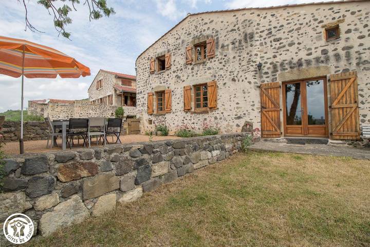 Gîte pour 8 personnes, avec Terrasse ainsi que Jardin et Vue