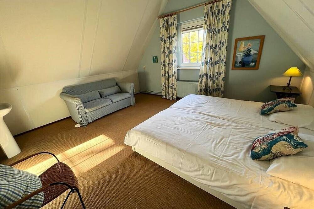 Gemütliches, freistehendes Ferienhaus mit großem, sonnigen Garten rundum und nur wenige Gehminuten vom Veerse Meer und dem Yachthafen entfernt. in Kortgene, Niederländische Nordsee