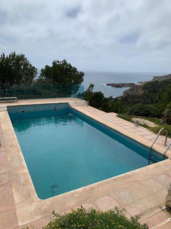Location de vacances pour 7 personnes, avec vue ainsi que piscine et terrasse, animaux acceptés à Roca Llisa - 2