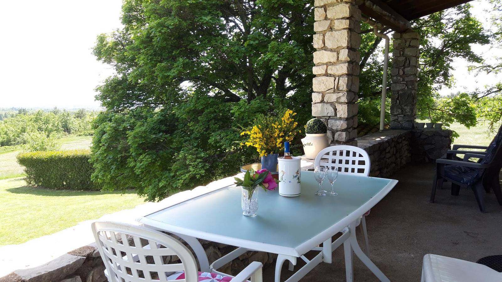 Gîte für 5 Personen mit Terrasse in Revest-du-Bion, Forcalquier und Umgebung