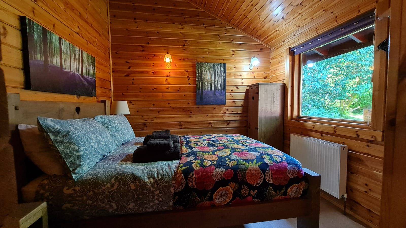 3-Bed Lodge - Sleeps 7 - Hot Tub - Pet Friendly in Forest of Bowland