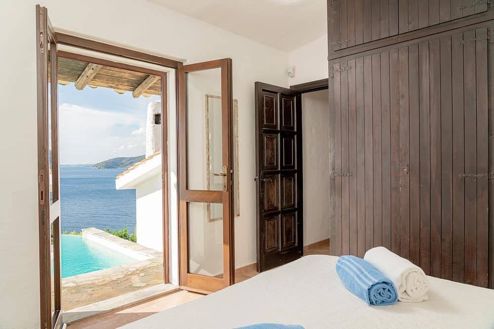 Villa Myra:offenes Fenster über blauem Meer und unglaublichen Sonnenuntergängen in Torre delle Stelle, Maracalagonis