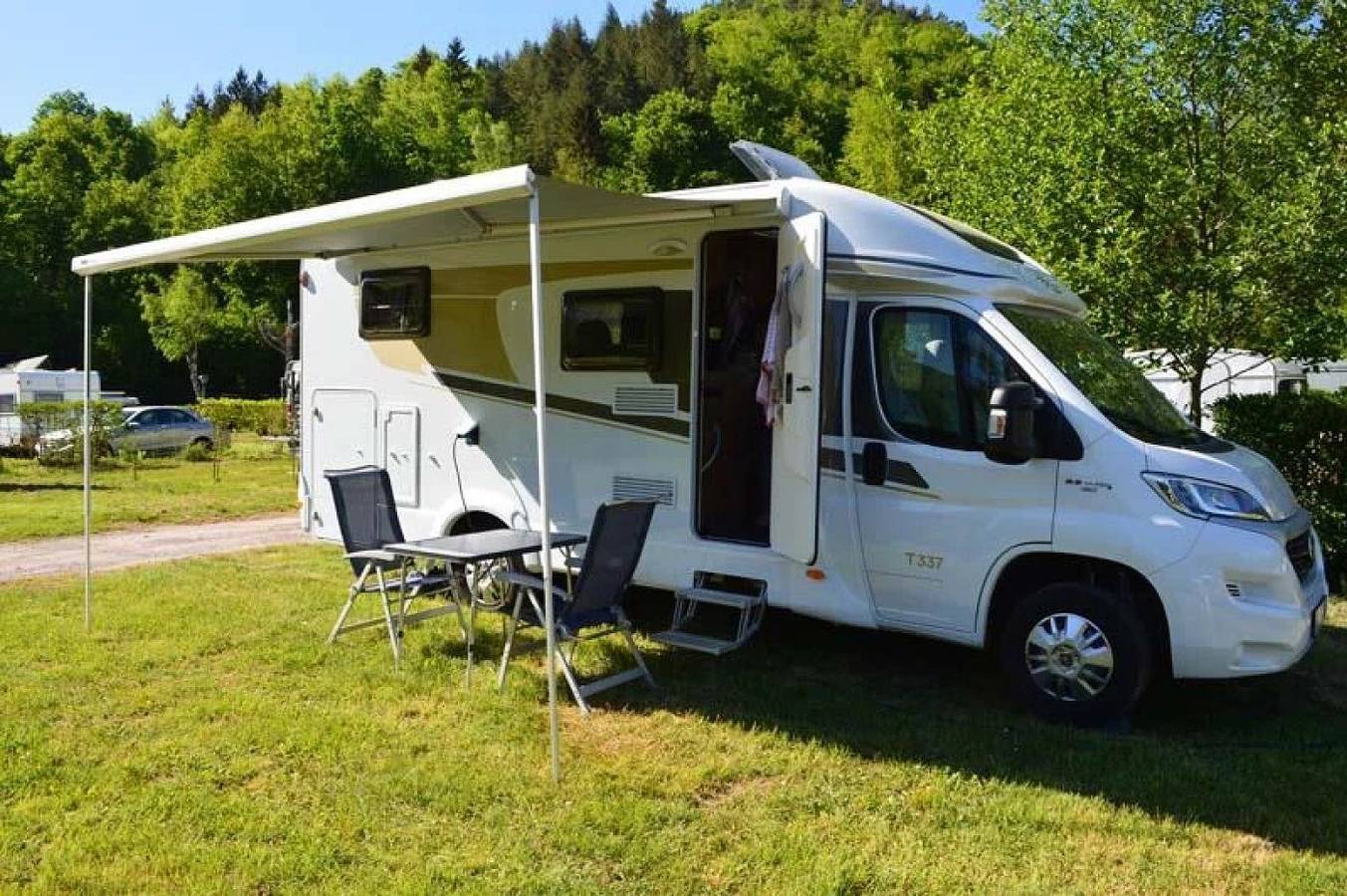 Woonwagen voor 4 personen met terras in Pont-sur-Yonne, Yonne