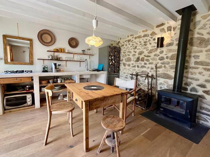 Gîte pour 3 personnes, avec terrasse et jardin ainsi que sauna et jacuzzi à Alboussière - 3