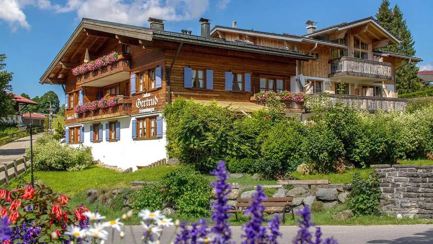 Ferienwohnung für 4 Personen, mit Balkon und Sauna sowie Garten in Bad Hindelang