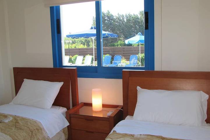 Villa de luxe avec piscine, à 3 minutes de la plage et grand jardin privé in Geroskipou, Chypre du Sud