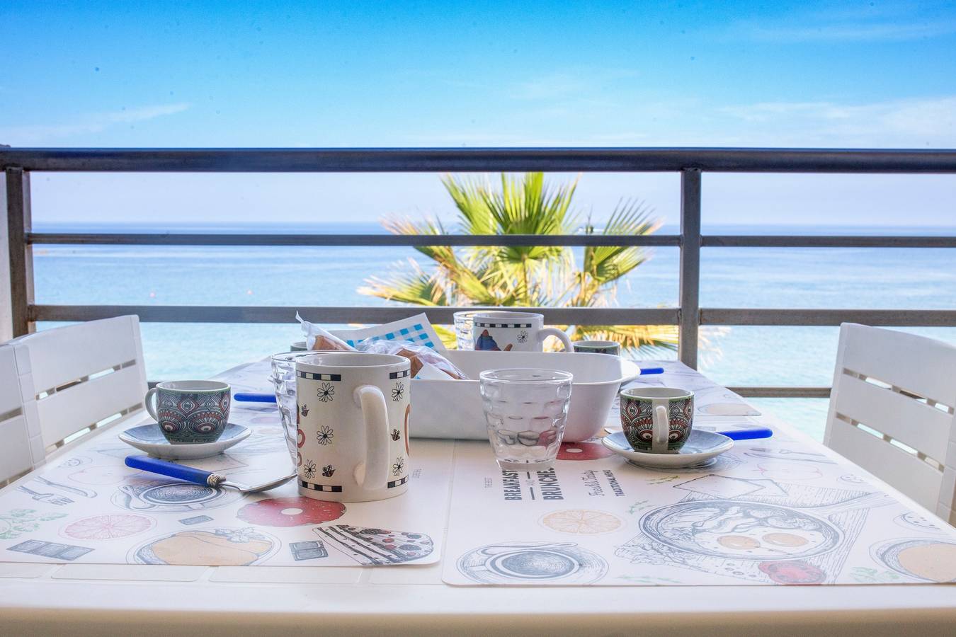 Apartamento entero, Apartamento vacacional 'Solkira' cerca de la playa con vistas al mar, balcón y Wi-Fi in Capo d'Orlando, Provincia de Messina
