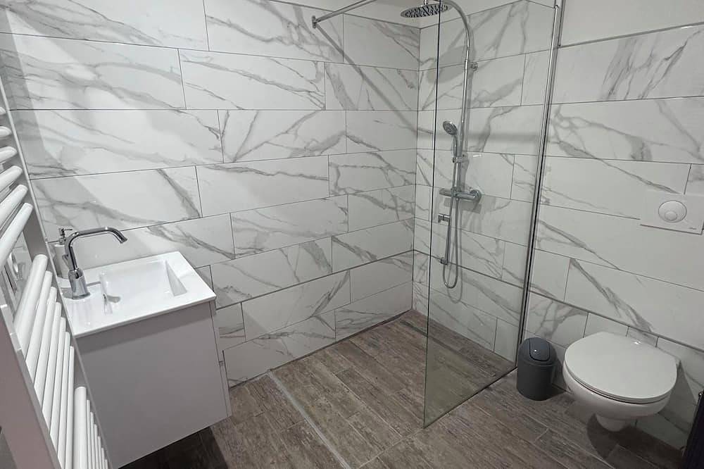 Ganze Wohnung, U Terzu spacious new apartment in Aléria, Corte und Umgebung