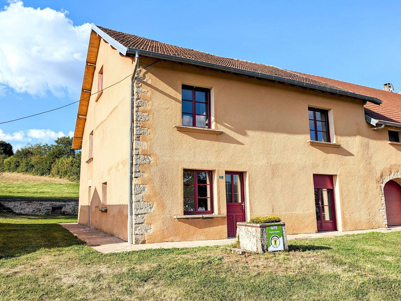 Casa espaciosa cerca de Vesoul con chimenea, ideal para familias in Dampierre-sur-Linotte, Alto Saona