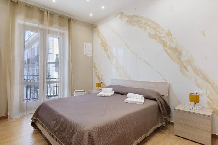 Room 'Stazione' with Balcony, Wi-Fi and Air Conditioning in Palermo, Palermo provins