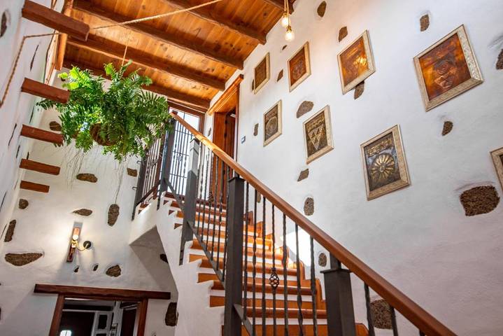 Location de vacances pour 6 personnes, avec Balcon et Terrasse ainsi que Jardin et Vue