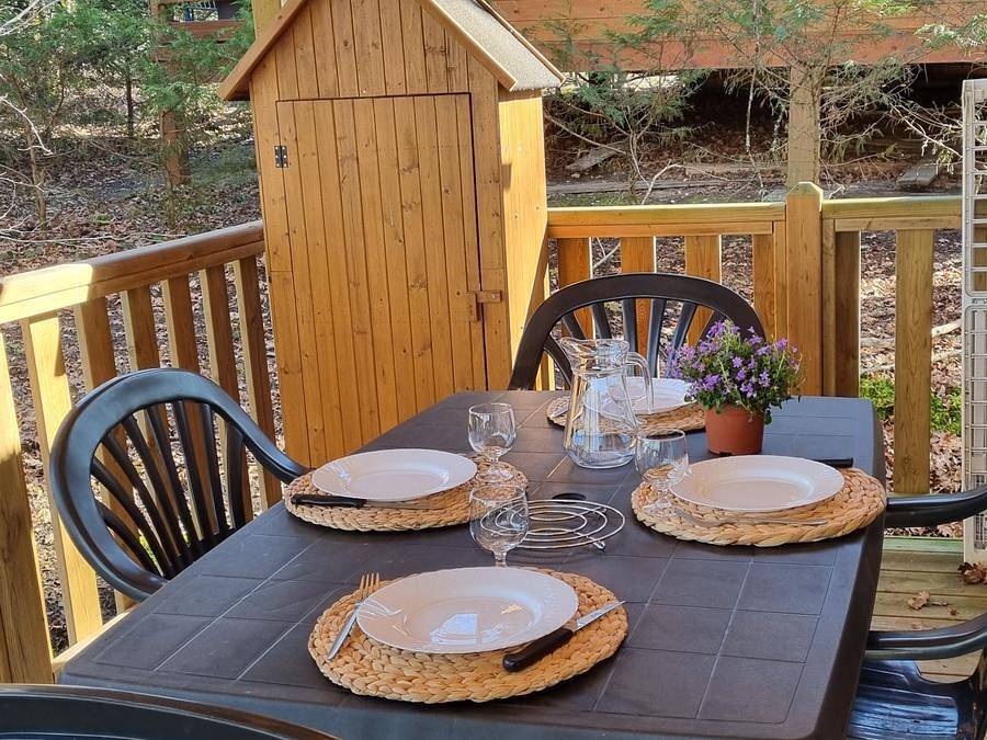 Camping La Garenne - Mobilheim 4 personen - 75 Résidence Sous-bois, Überdachte Terrasse 1/4 Pers. in Peyrignac, Périgord Noir