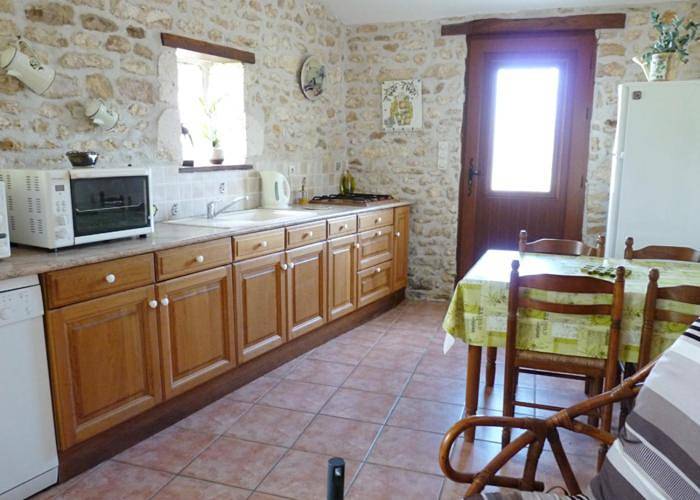 Location de vacances pour 4 personnes, avec jardin et piscine à Meursac - 2