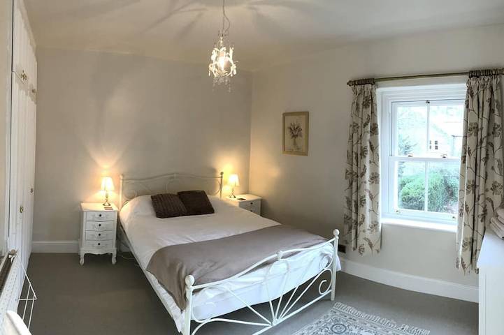 Bakewell One Bedroom Cottage In A Peaceful Location With Parking Space. in Bakewell, Derbyshire