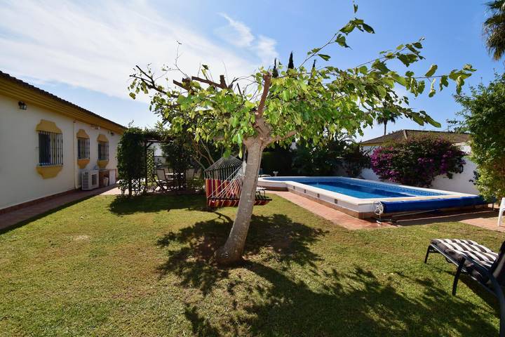 Chalet para 8 personas, con piscina además de jardín y terraza en Bahía de Cádiz - 2