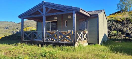 Gîte pour 5 personnes, avec vue et terrasse, animaux acceptés à Rousses