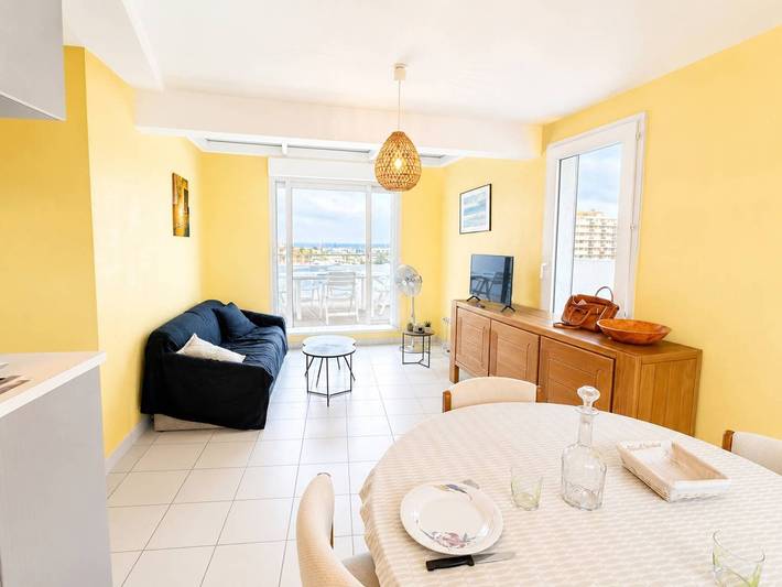 Entire apartment, Spacious apartment with sea view - 7 guests in Canet-en-Roussillon, Côte d'Améthyste