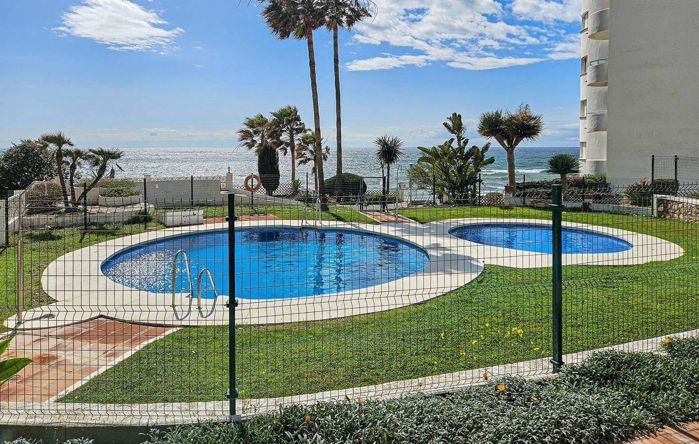 Appartement de vacances entier, Appartement en bord de mer : WiFi, Parking, Piscine in Sitio de Calahonda, Mijas