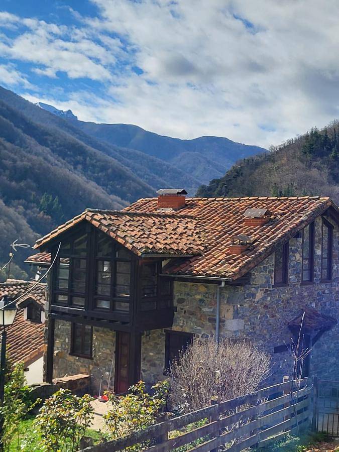 Casa rural para 6 personas, con jardín además de vistas y piscina en Camaleño - 3