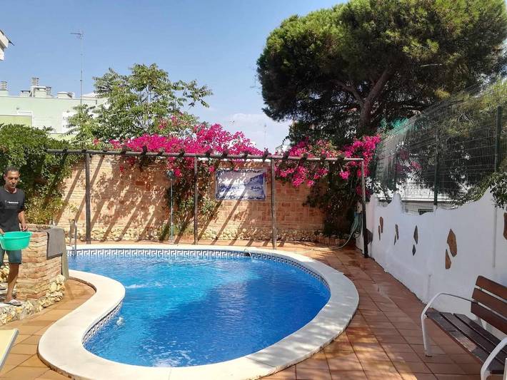 Ferienhaus für 6 Personen, mit Balkon und Terrasse sowie Garten und Pool in Punta Umbría