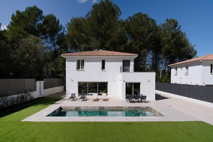 Chalet para 8 personas, con jardín además de vistas y piscina - 1