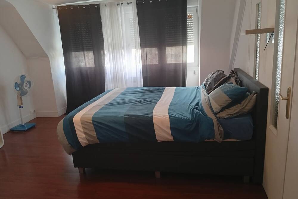 Apartment with bedroom, living room and fully equipped kitchen in the city center. in Valenciennes, Valenciennes region