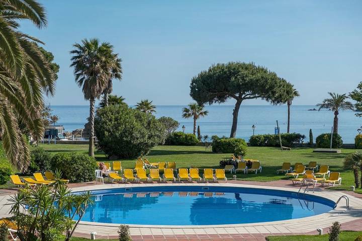 Hôtel pour 3 personnes, avec Jacuzzi et Terrasse ainsi que Jardin et Sauna à S'Agaró