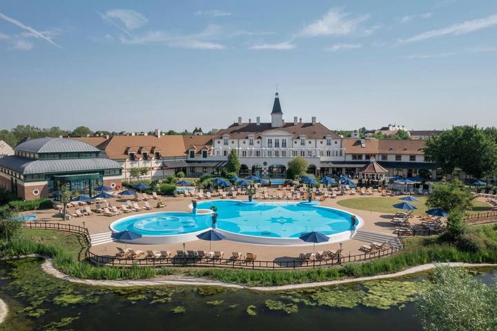 Hôtel pour 6 personnes, avec Jacuzzi et Terrasse ainsi que Jardin et Piscine à Bailly-Romainvilliers