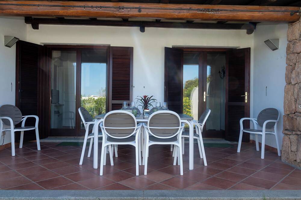 Ganze Wohnung, Casa Eos - Zwei Schlafzimmer Wohnung, Schläft 4 in Baia Sant'Anna, Olbia-Tempio