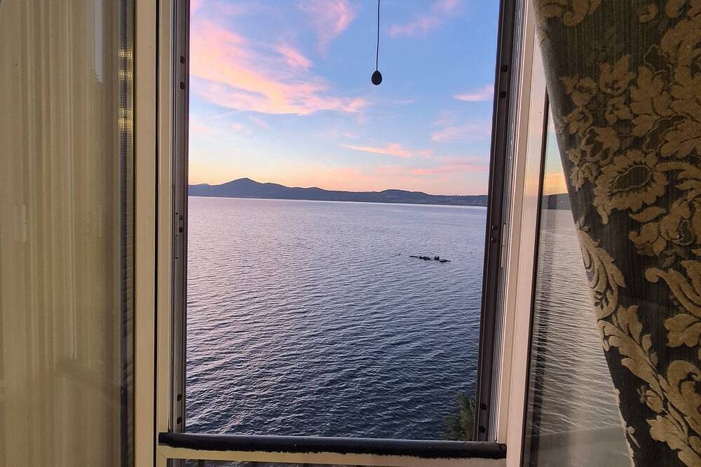 Entire apartment, La Casa Sul Lago –Historic 16th-Century Apt with 180° Lake View in Medieval Town in Anguillara Sabazia, Lake Bracciano