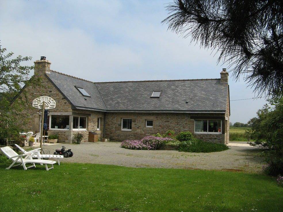 Gîte for 5 people with garden in Lannilis, Brest region