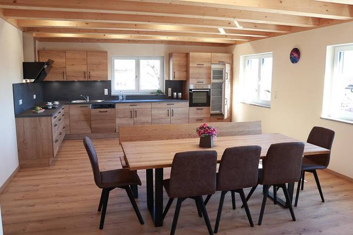 Ferienwohnung für 6 Personen, mit Balkon und Terrasse sowie Garten und Ausblick in Kirchberg im Wald