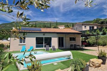 Gîte pour 6 personnes, avec jardin et terrasse, animaux acceptés à Plaisians