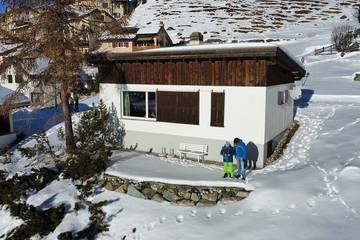 Location de vacances pour 4 personnes, avec piscine ainsi que terrasse et jardin à Bivio