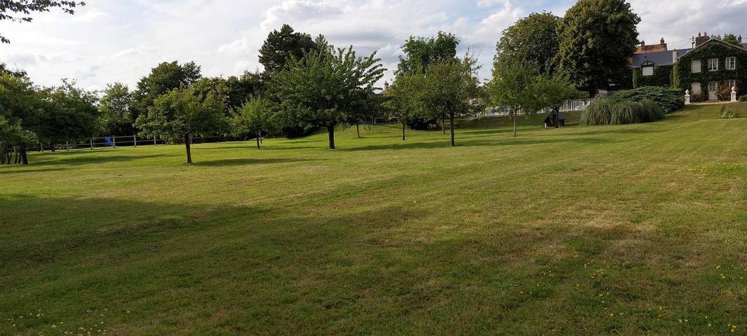 Location de vacances pour 4 personnes, avec piscine ainsi que vue et balcon à Sahurs - 2